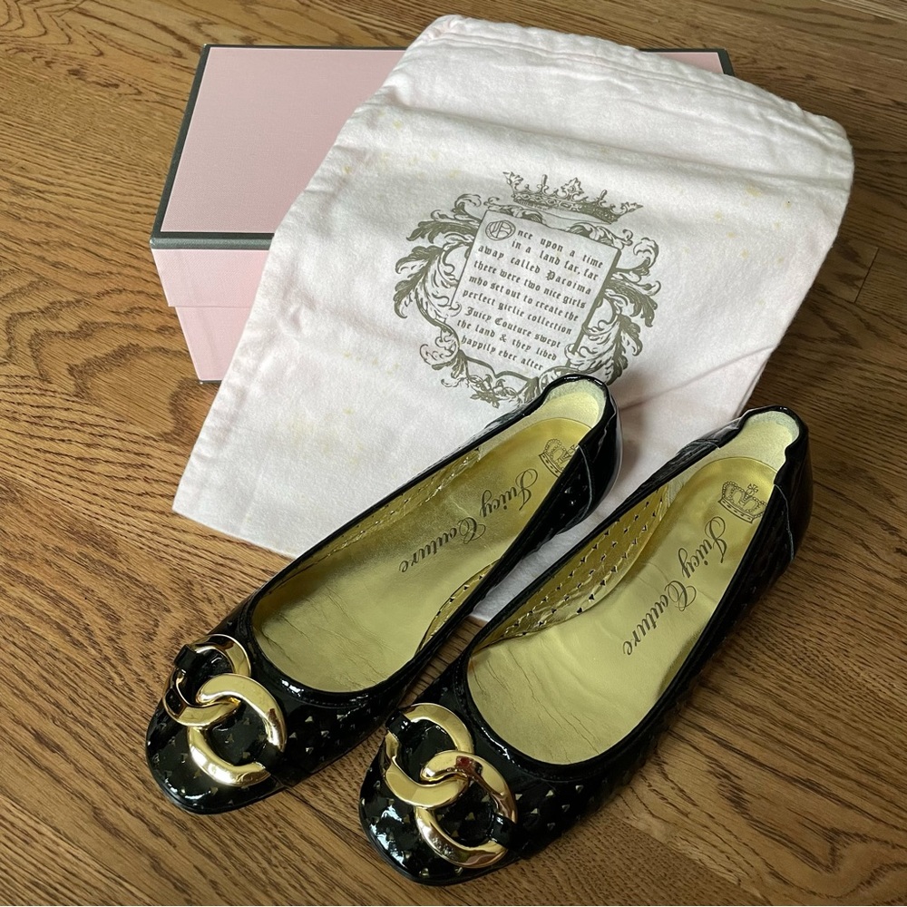 Juicy Couture classic black and gold flats